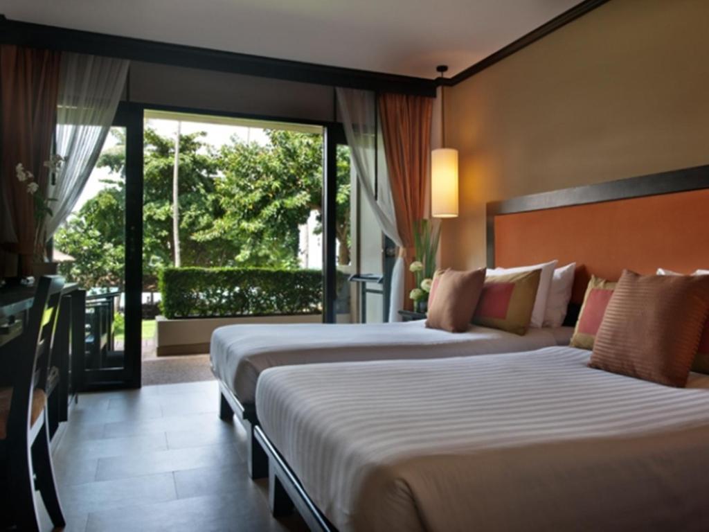 Superior Triple Room with Seaside